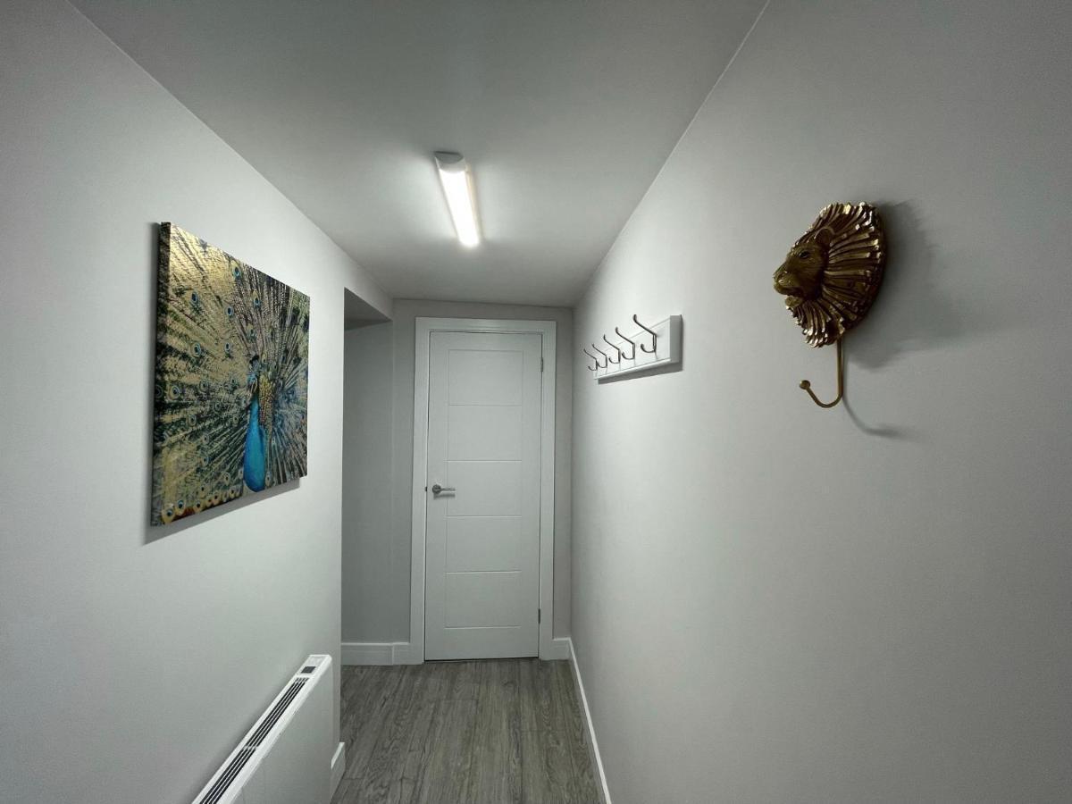 The Jungle Apartment - By Coastline Retreats - Jungle Themed Garden Apartment - Outdoor Bath - Next To Seafront - Childrens Toys - Superfast Wifi - Netflix - Disney Bournemouth Dış mekan fotoğraf