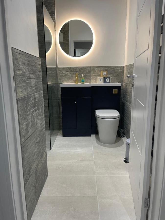 The Jungle Apartment - By Coastline Retreats - Jungle Themed Garden Apartment - Outdoor Bath - Next To Seafront - Childrens Toys - Superfast Wifi - Netflix - Disney Bournemouth Dış mekan fotoğraf